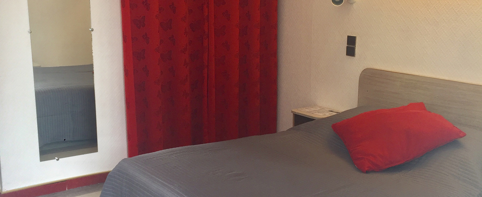 The charming hotel Saint benoit's hotel room, accommodation in Saint Guilhem le désert