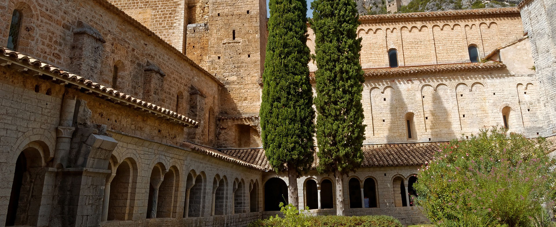 Les gorges l'Hérault proche de l'hôstellerie Saint-BenoitAbbaye à Saint Guilhem le Désert proche de l'hôstellerie Saint-Benoit