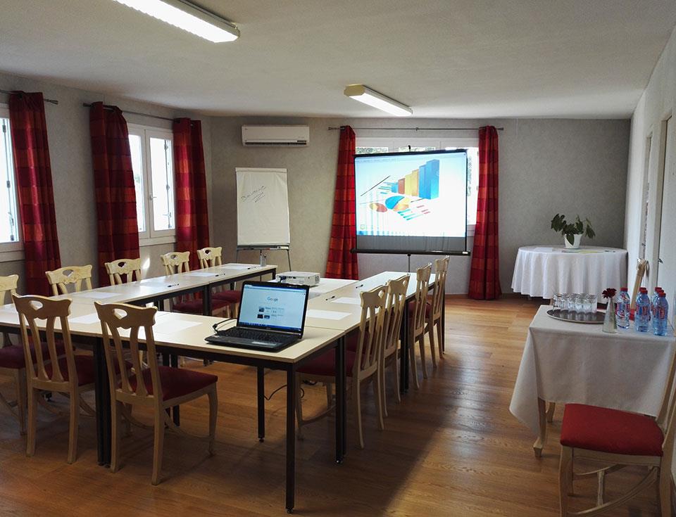 La salle de séminaire de l'hôtel restaurant dans l'Hérault, l'hôstellerie Saint-Benoit